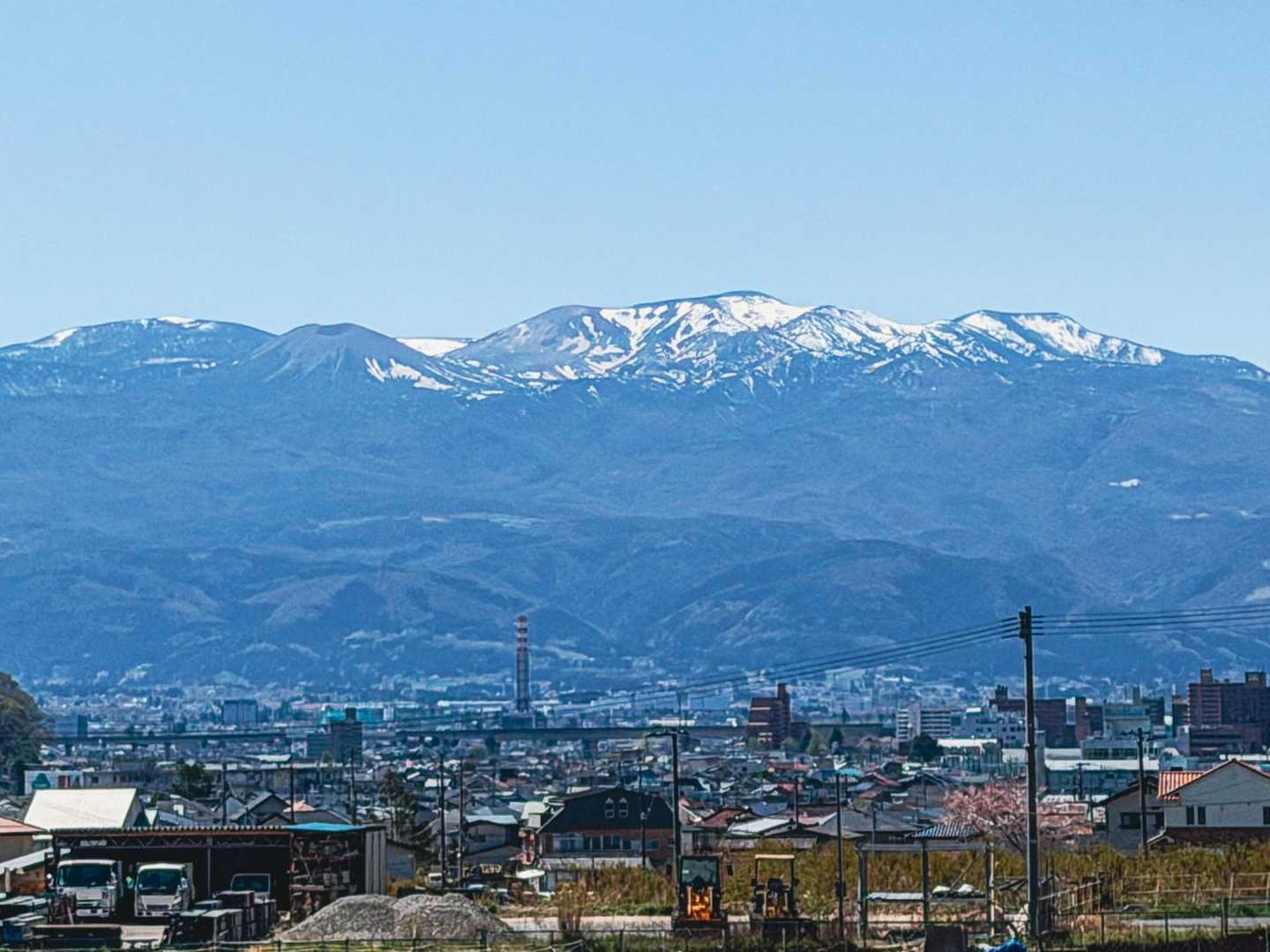 『吾妻連峰と福島市街』