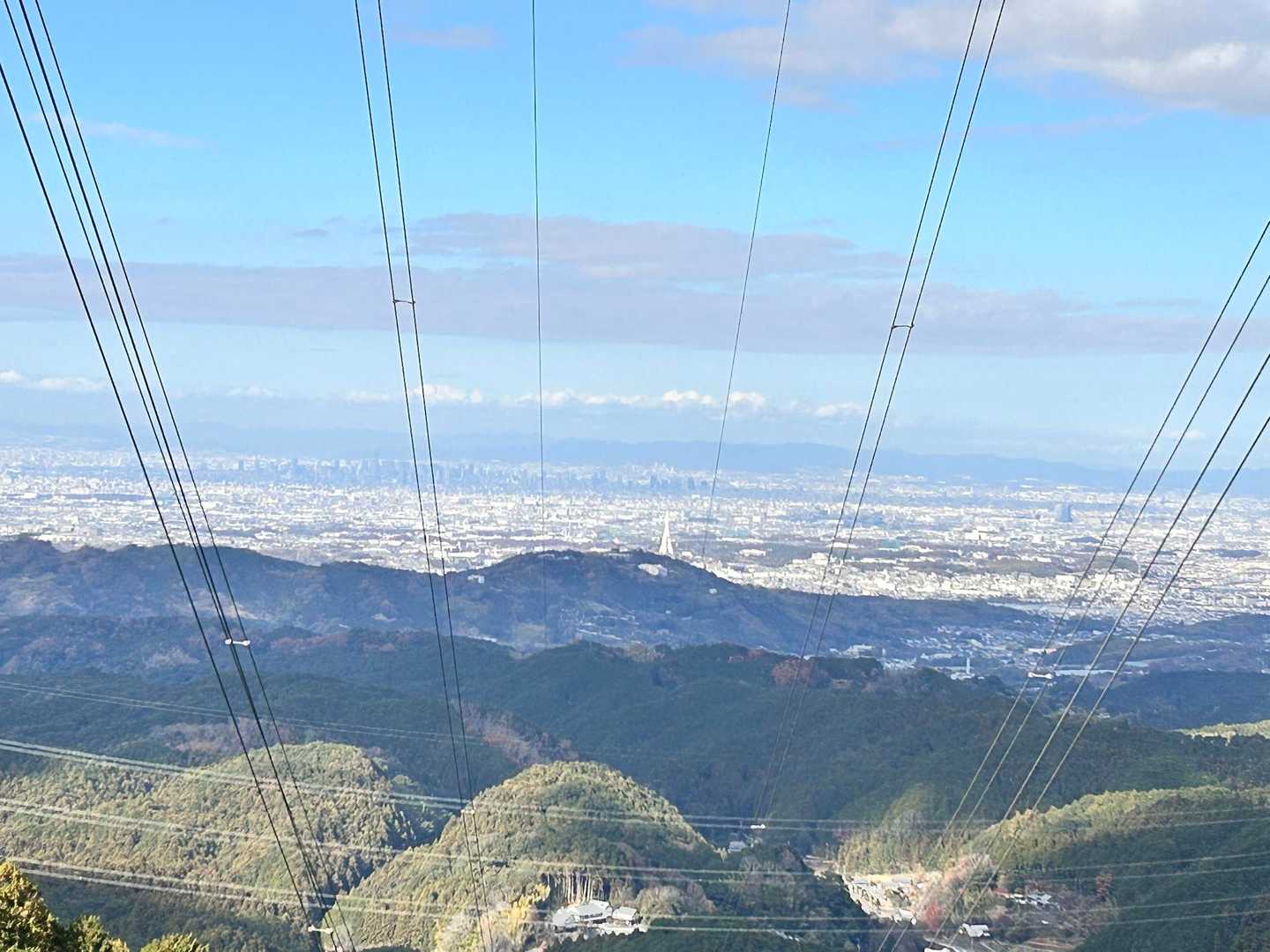 急に開ける❗️一体何処の方面❓
アッ！PLの塔が見える👀
嶽山も見える👀そして目線を
移動させると
私のマンションが見えるー🎀🤣
さすが老眼✌️😭