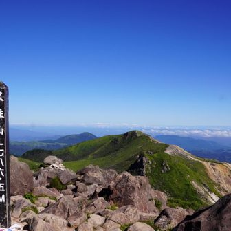 と、思っていたけどあっさり山頂に到着。
ここからの眺めは素晴らしい！