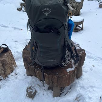 テント撤収して、適当に詰め込んだら３８リットルザックがパンパン。さて、長い林道歩きして帰ります