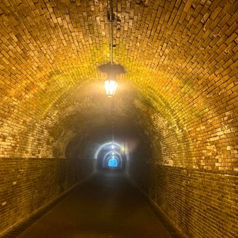 明治のトンネルの中。全てレンガ造り