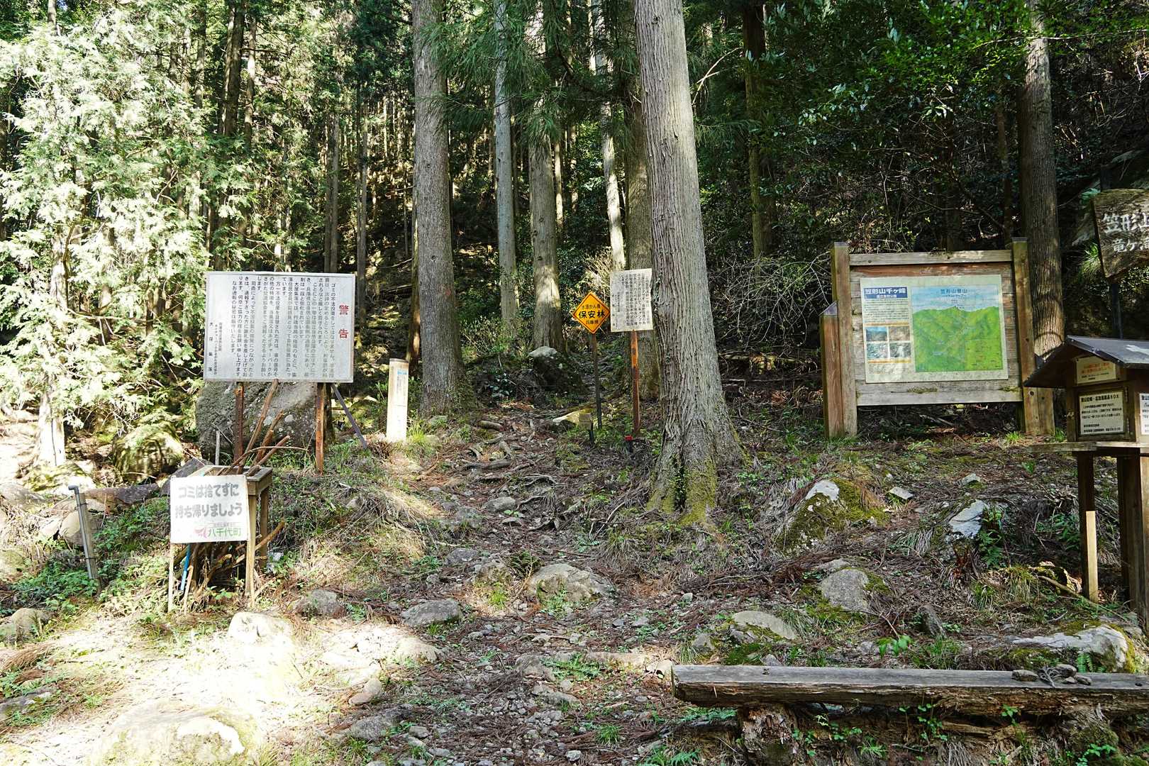竜ヶ滝登山口。