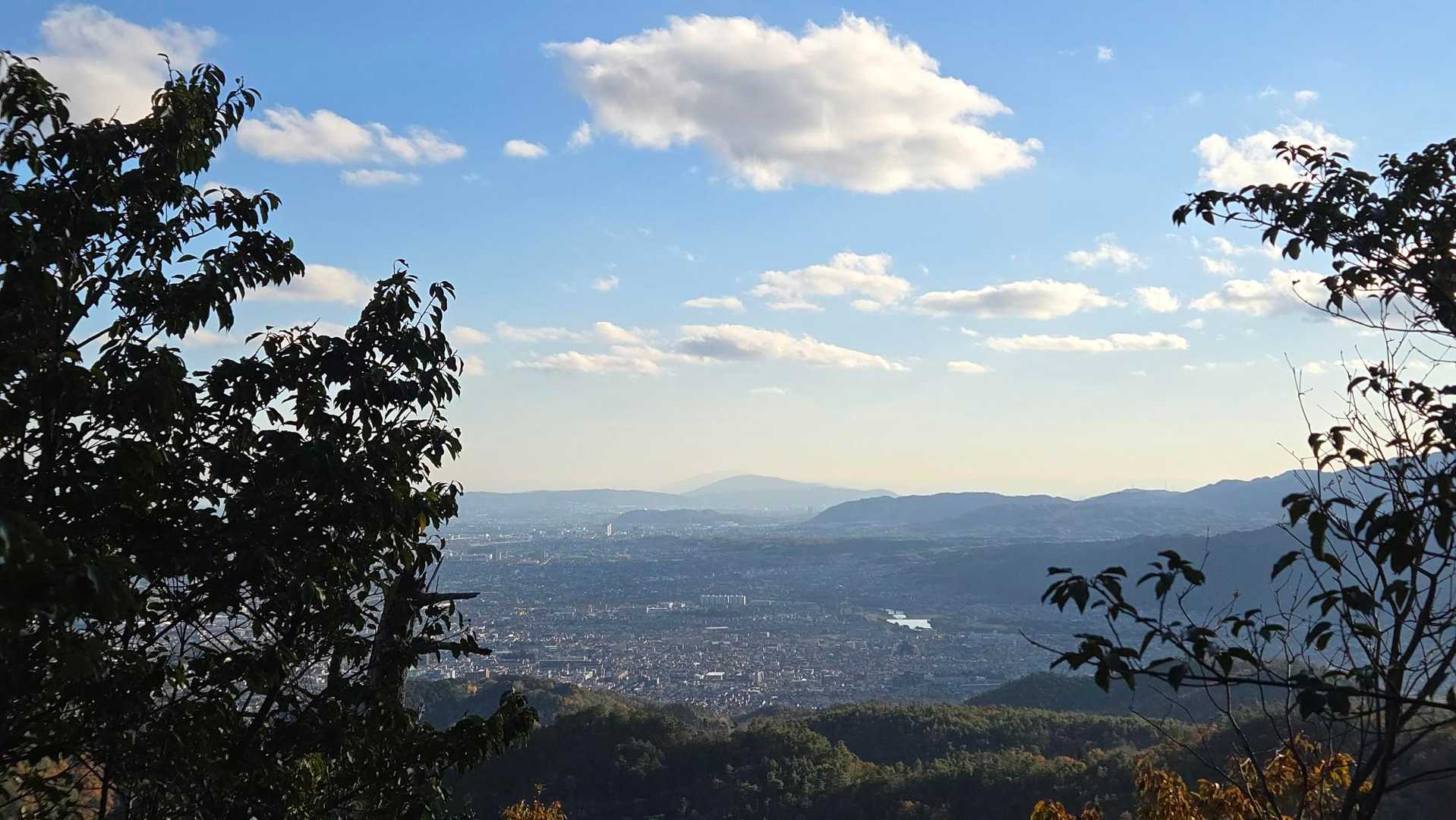 開けた～✨正面に生駒山⛰️葛城山