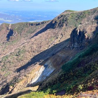 噴火で山腹吹っ飛んだらしい