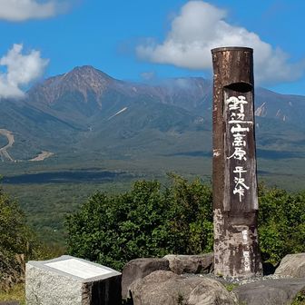 平沢峠1449m。八ヶ岳の赤岳が雄大です