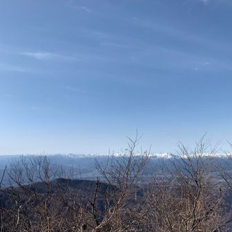 山頂近くのビュースポット！
遠くの山々が綺麗に見れて最高でした🤩
富士山は見れませんでしたが、八ヶ岳、榛名山、谷川岳、燧ヶ岳、日光白根山などの山々は見れた⛰️