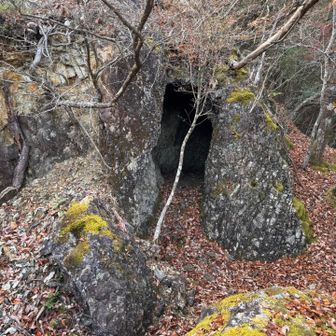 降りで発見した穴🕳️？自然に出来たのか
人為的なのか？