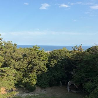 伊勢湾〜遠くに神島見えるみたいです