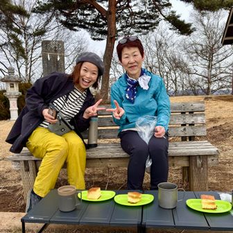 むねさんの作ってくれた
プリンケーキと和隊長が挽いてくれた
珈琲で　カフェタイム☕️