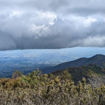 雲と山と平野