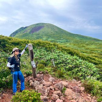 片倉岳から
男女岳見えてる
ガスもほとんど流れたな