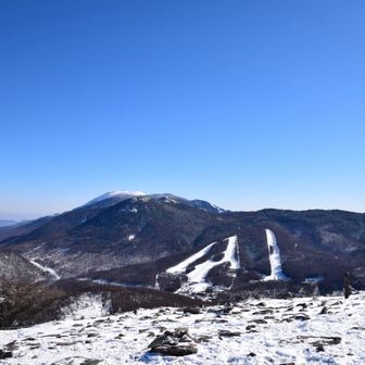 湯の丸スキー場と浅間山