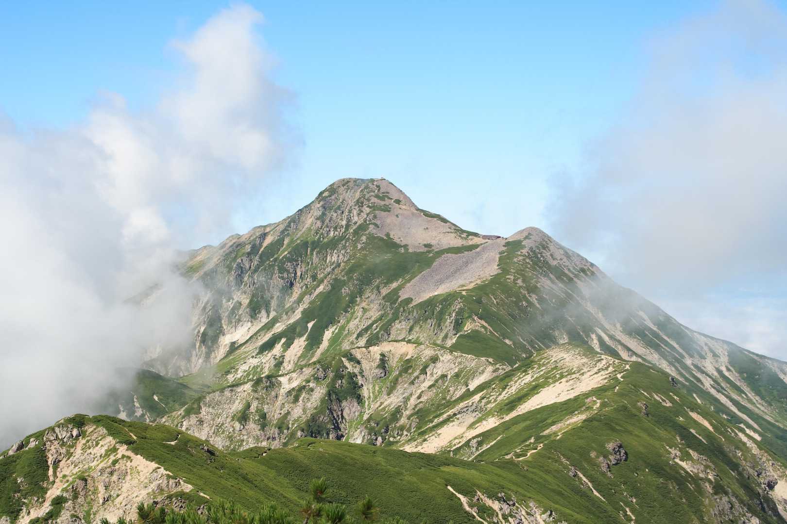 稜線に到着
素晴らしい景色に疲れも吹っ飛びます