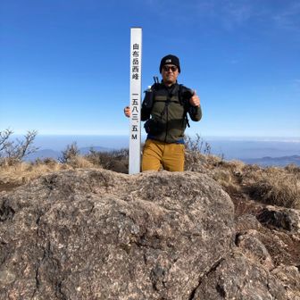 そうこうしてるうちに他の登山者さんが来て撮ってくれました