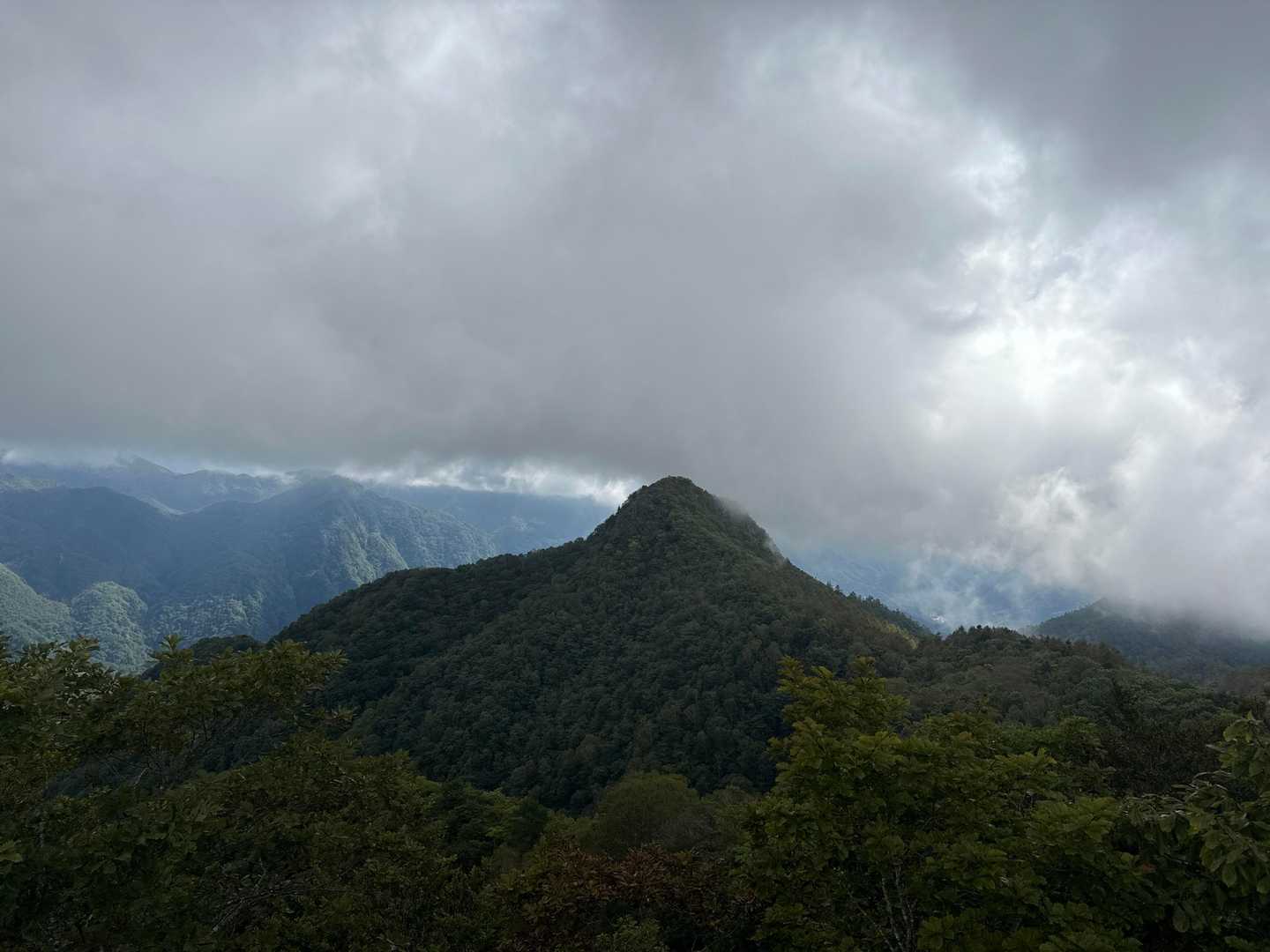升形山頂上から見た黒富士。