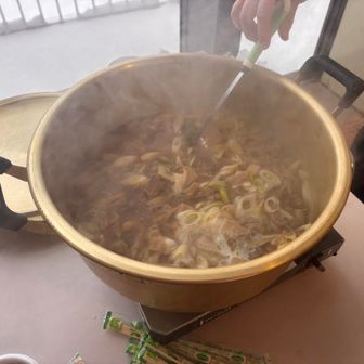 下山したらロッジでは熊汁🐻あるよーって
ふるまって頂きました