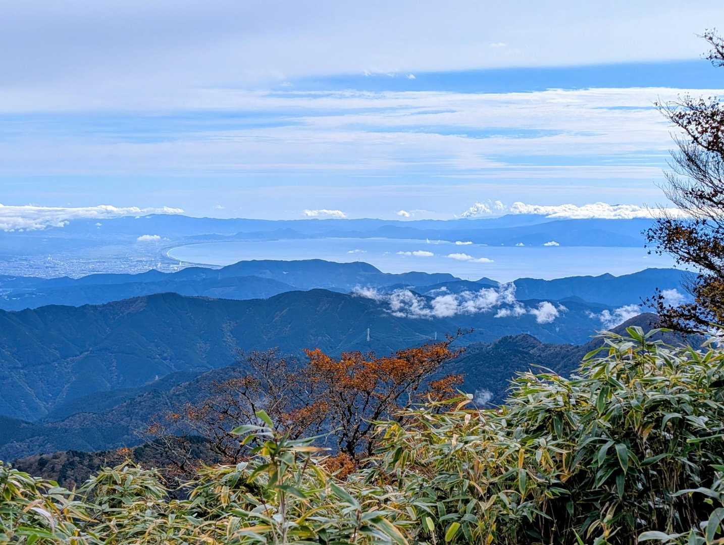 駿河湾越しに伊豆半島