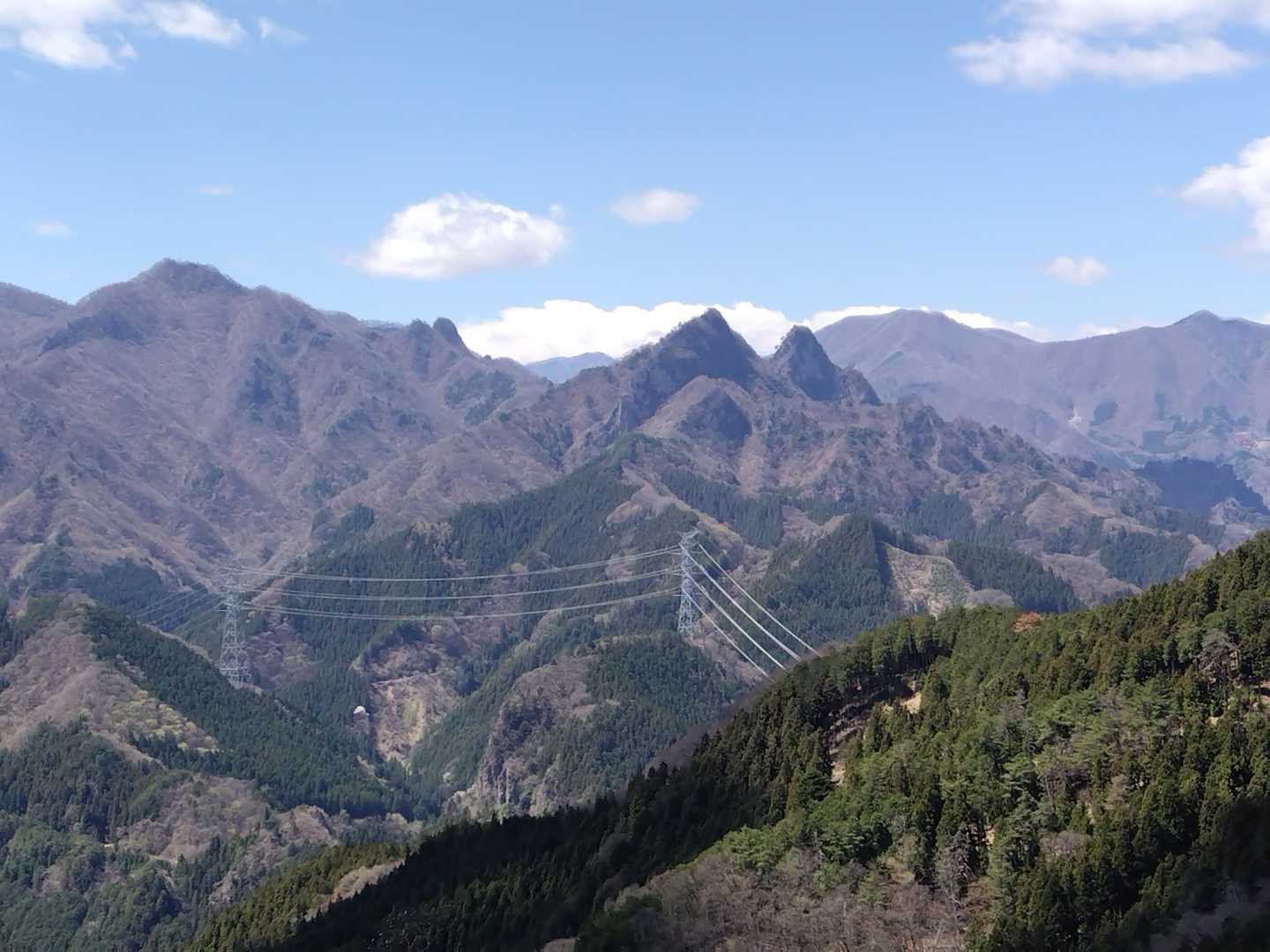 とんがりやまは大岩・碧岩