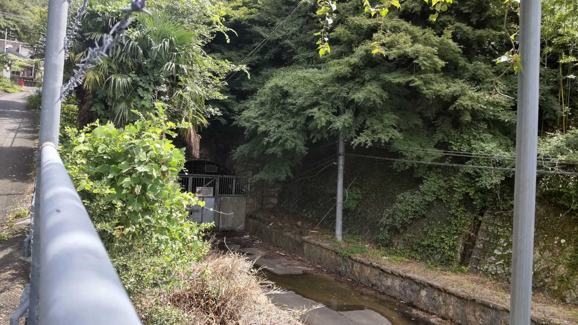 くさかハイキングコースの写真の定番？　旧生駒トンネル跡