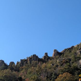 青空に岩が映えるぜっ!!
最高なロックサンキュー✊️
