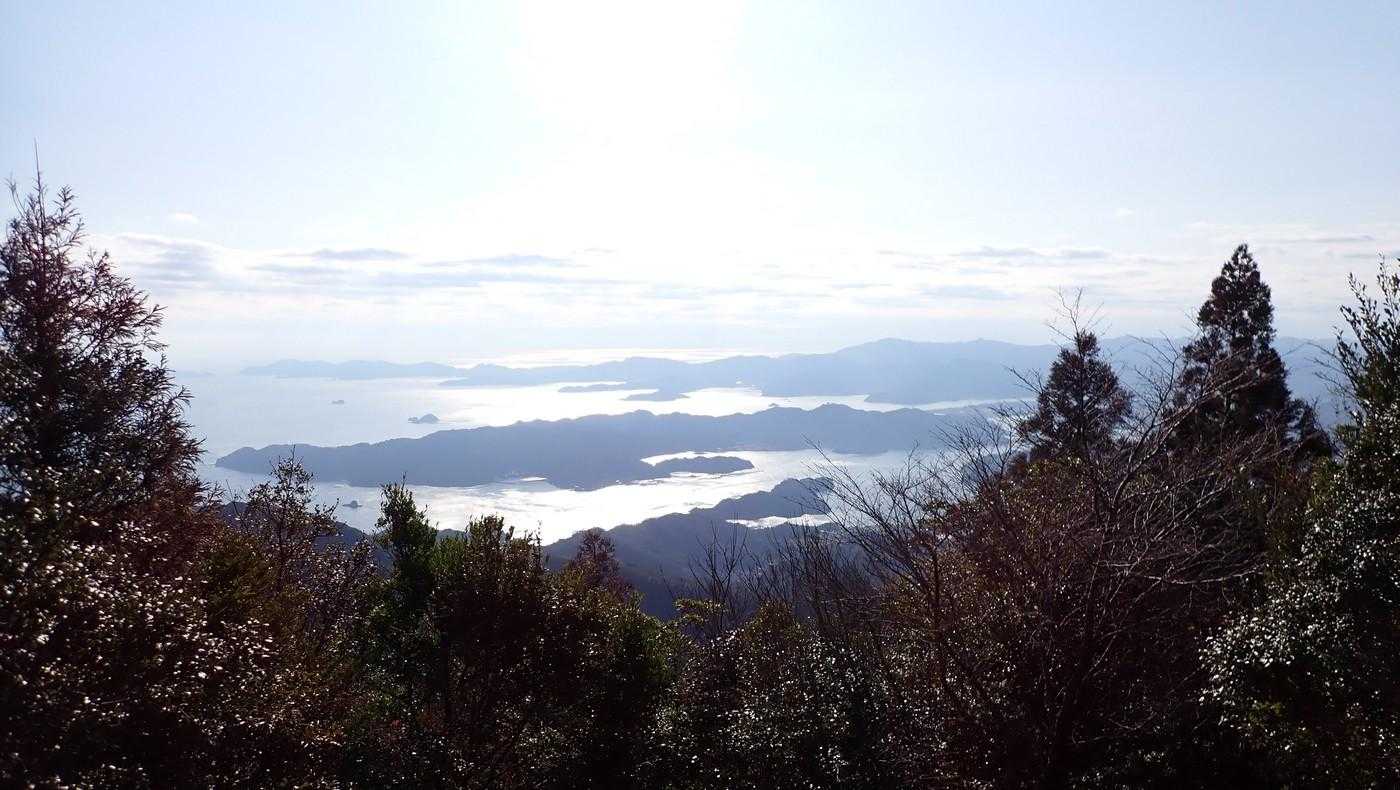 大入島。
肉眼では綺麗に見えるけど写真はイマイチ。