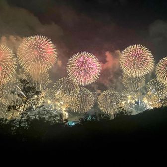 涼しい山頂
花火に集中✨