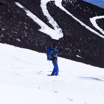 りち軍曹が剣ヶ峰から戻ってきました👏👏
あっという間に見えなくなる😱