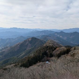 山頂展望台からの眺め　遠くまでよく見えます