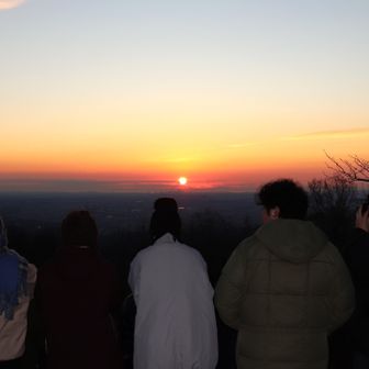  
そして、雲の上から太陽が出てきたぞー！

歓声とともに一斉にシャッター音が響き渡ります。