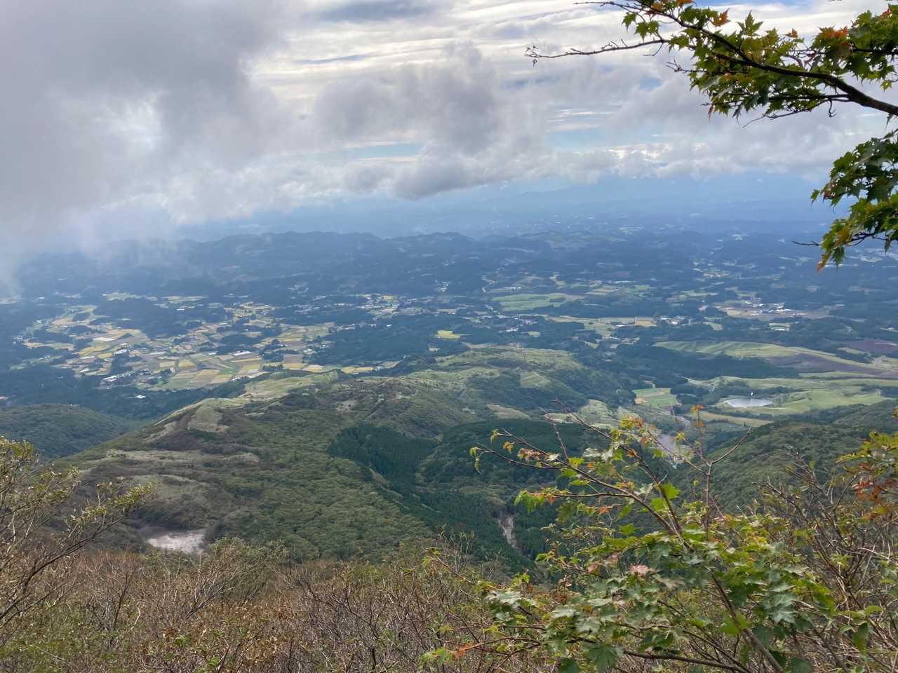 雲は気になるけど時々パーッと下界が見えると景色に励まされる。