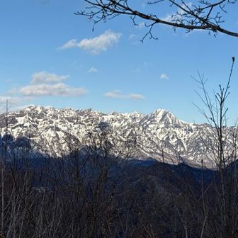 山頂より
高妻山、戸隠山がよく見えた。飯縄山も山頂手前からはっきり見えた。