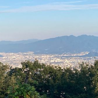 そして馬の背に一度降りてから、雌岳登頂！大和三山。