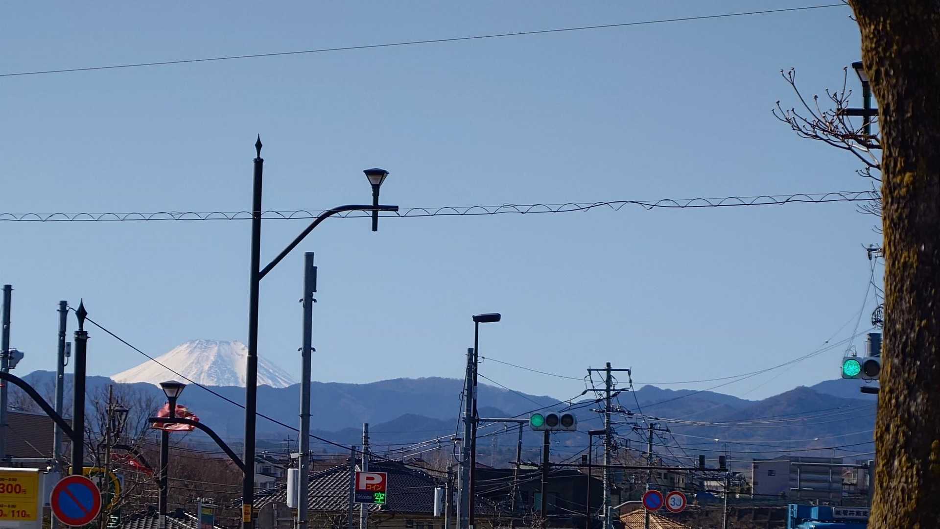 福生駅から歩き始めました🚶
🗻見えるんですね👀