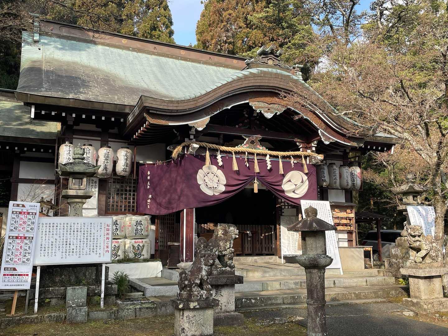 大宝元年（701年）に創建され何度か建て直されてるそうです。