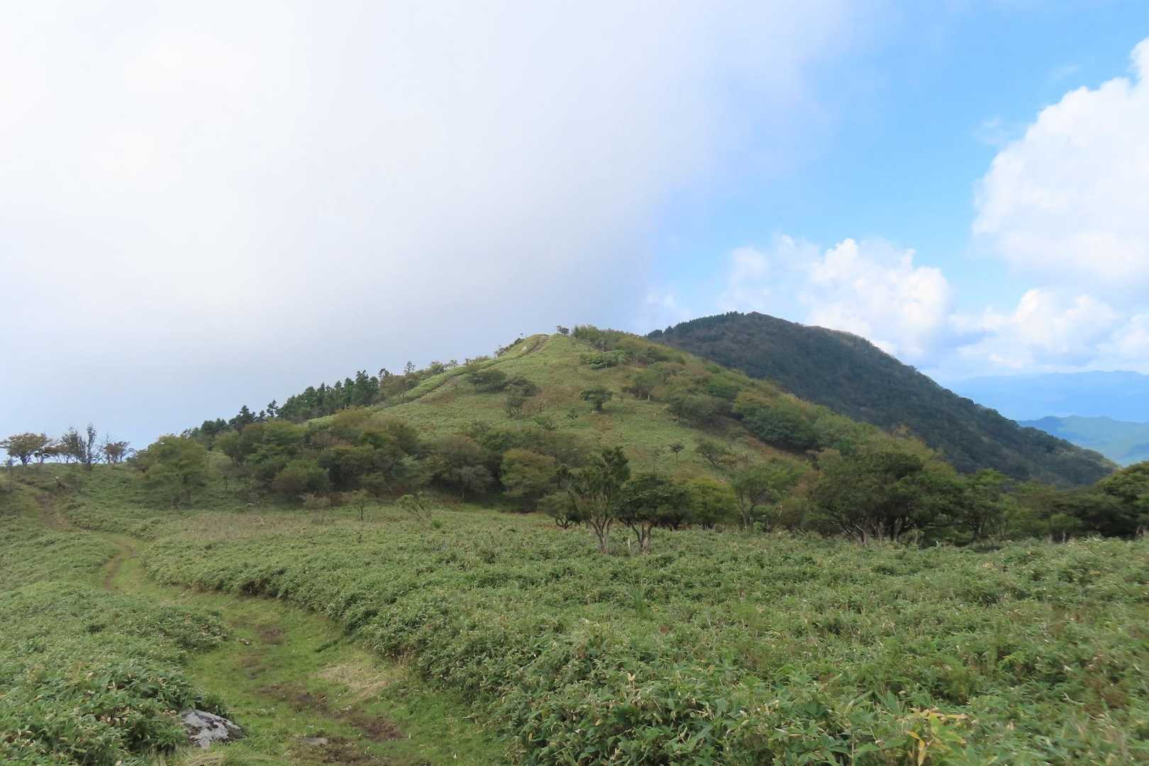 滝山への縦走路
久しぶりで新鮮