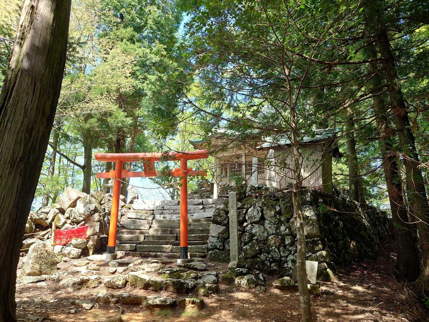 山頂にある金峯神社