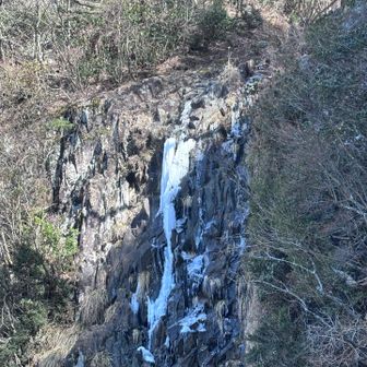 四王寺の滝を見下ろしながら南岳へ向かう難コースに挑戦