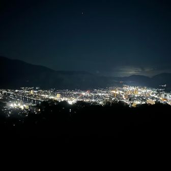 山頂からの夜景🌃
呉の夜景は灰ヶ峰が有名👇
https://yamap.com/activities/42616459