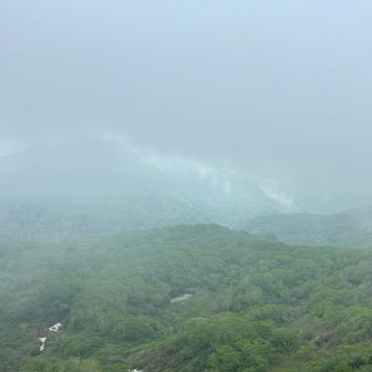 白老側の眼下には残雪がまだありました😳