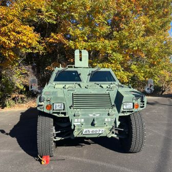 軽装甲機動車
去年は入口に展示されていましたが今年は山頂手前に展示されていました