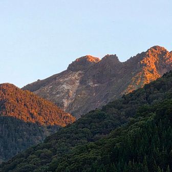 焼岳が染まってる🌋
長い長い1日だったけど天気が素晴らしく雲一つない晴天で大満足度した‼️
何とか真っ暗になる前には終了出来ました😅