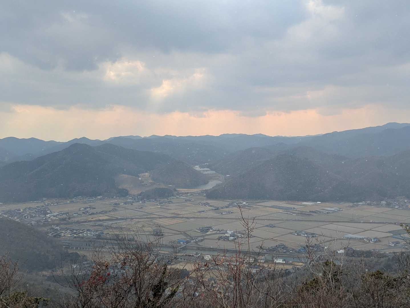 だけど
反対側は明るくなってきました