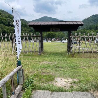 大手門から両城跡を臨む。