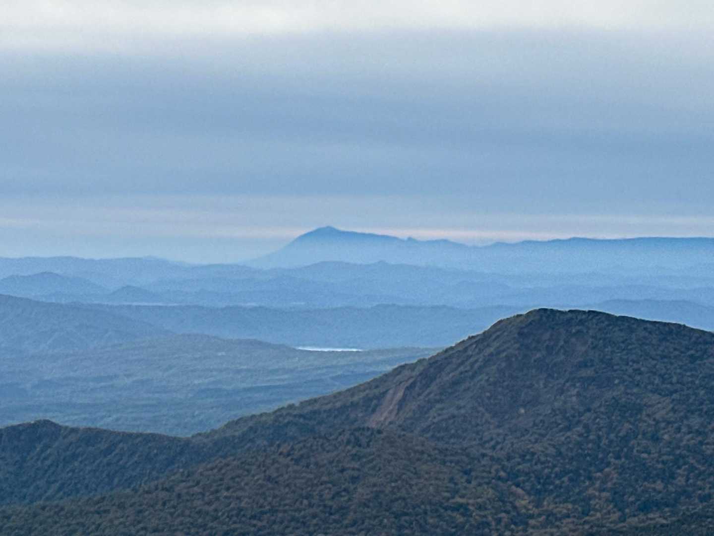 十和田湖と岩手山