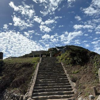 沖津宮遥拝所と空