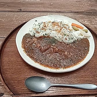 富士見平小屋のカレー
カレー自体は少し辛め（中辛？）
金峰山小屋とはまた違うタイプのカレーでした。