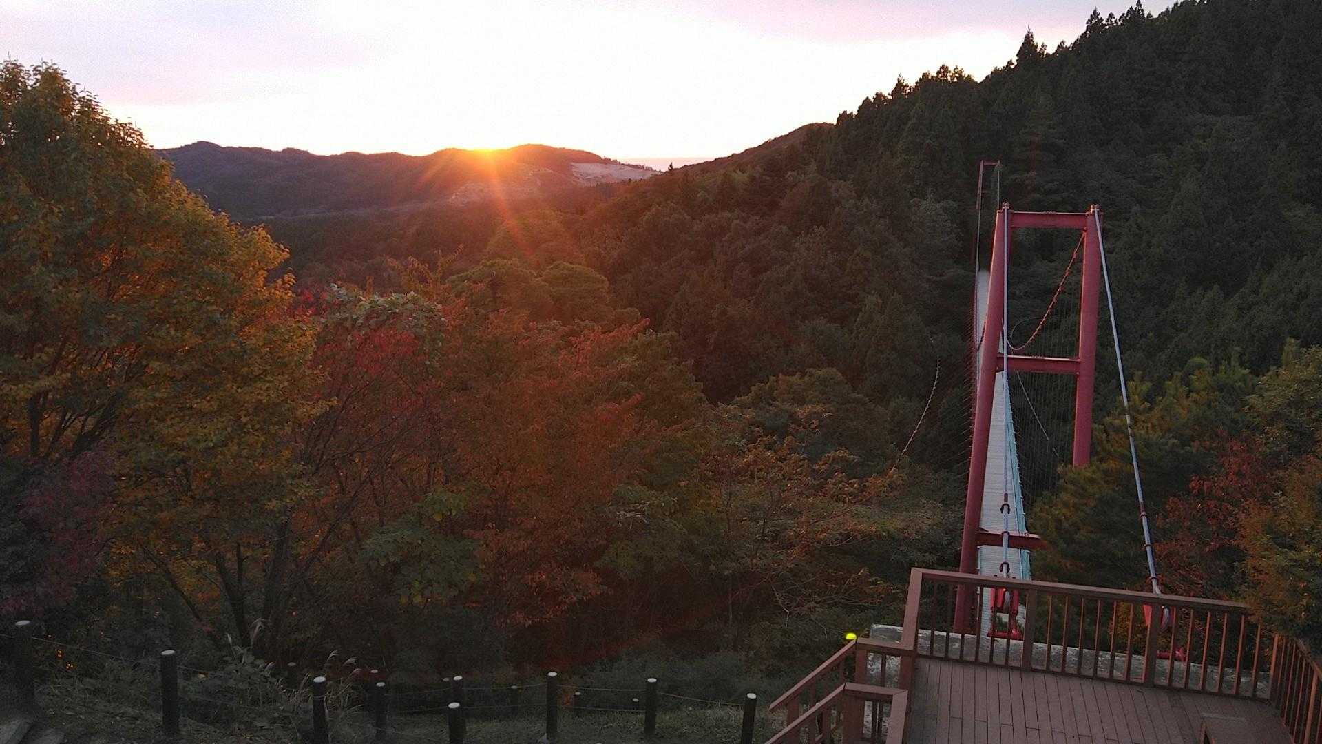 千眼堂吊橋と夕日