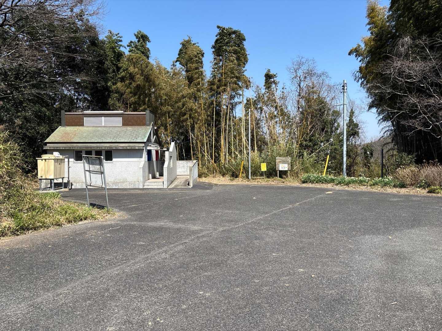 広ーい駐車場には綺麗なトイレもあります🙂
ありがたやありがたや♪