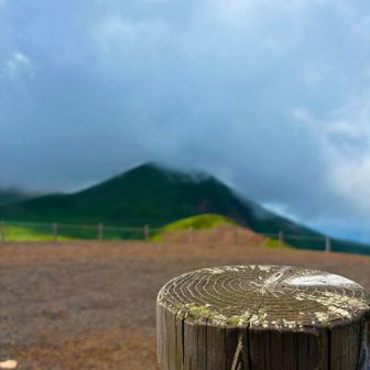 黒い雲が迫って来たので
急いで下山します