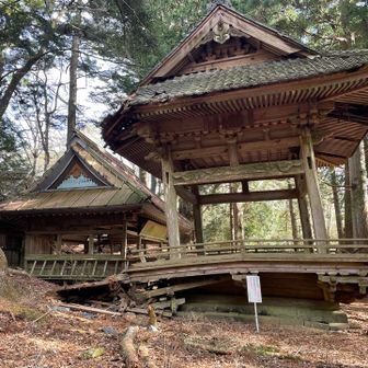 壊れかけの神楽舞台